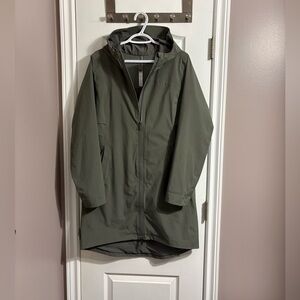 EUC Lululemon Rain Rebel Jacket